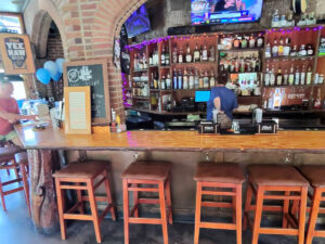 Tom and Earl's Back Alley Grill bar