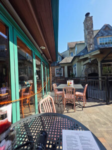 Tom and Earl's Back Alley Grill outside