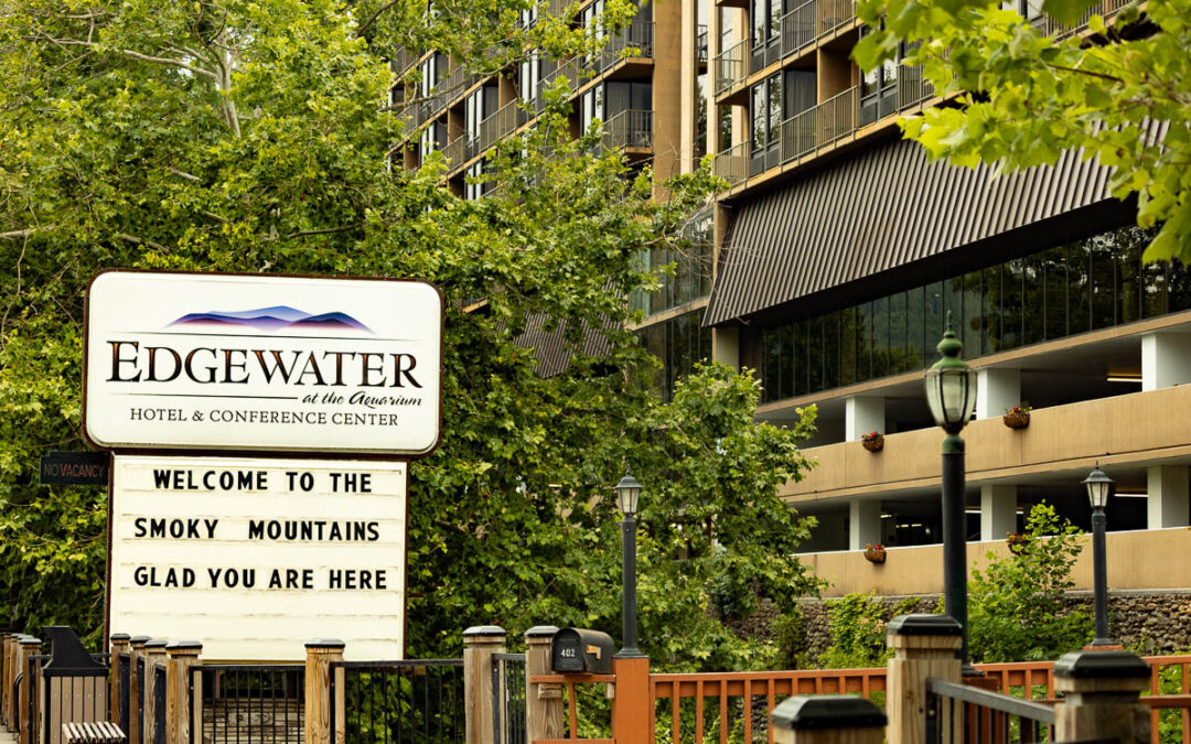 River Road outside Edgewater Hotel